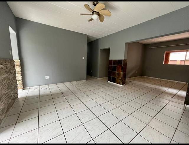 2 BEDROOM APARTMENT FOR SALE IN VANDERBIJLPARK CE 3